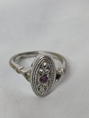 Avon Vintage Silver Toned Oval Amethyst Accent Ring 5.5